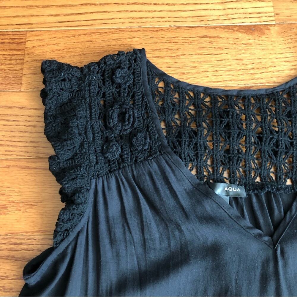 Aqua Crochet Shoulders Flutter Short Sleeves Black Casual Top Women’s Size L - Picture 9 of 10
